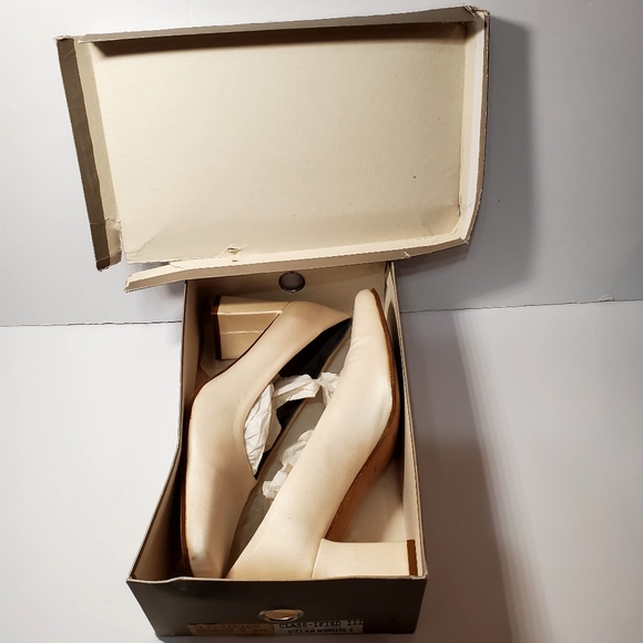 KENNETH COLE Heels Pumps - Picture 16 of 16